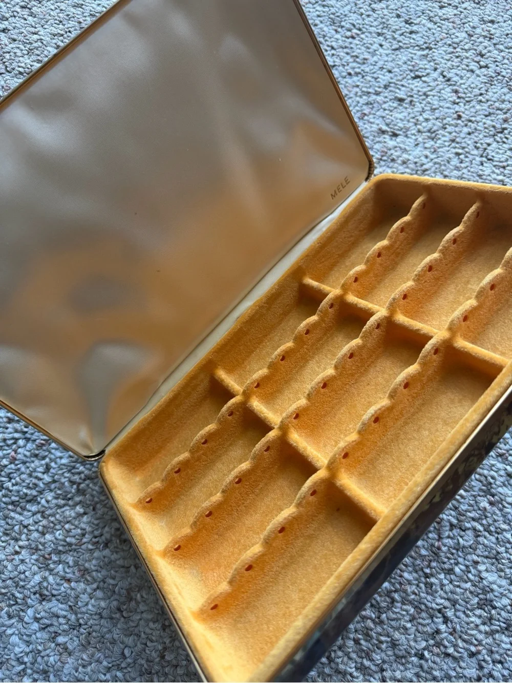 EUC Vintage Mid Century Clamshell Compartment Jewelry Organizer Mustard Gold